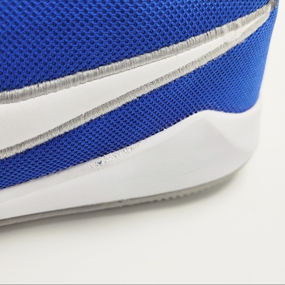 Boy’s Nike Team Hustle Quick 2 Game BBall Sneakers - Picture 11 of 12